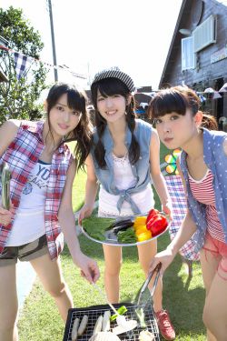 什么都没有穿的美女